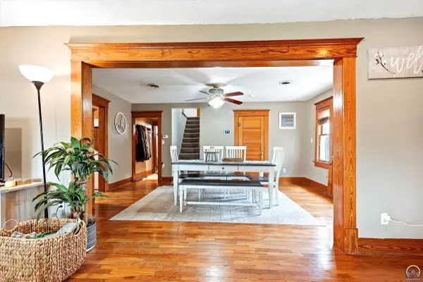 331 W 8th St, Alma, KS 66401