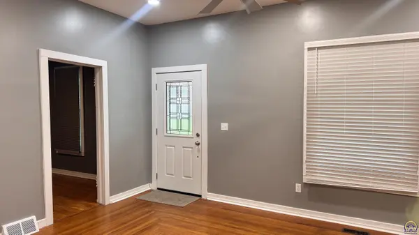 105 N Kirkwood Dr, Highland, KS 66035-4151