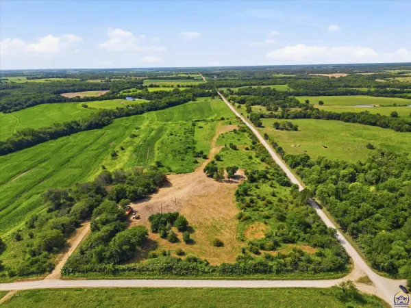 3611 W 269th St, Osage City, KS 66523
