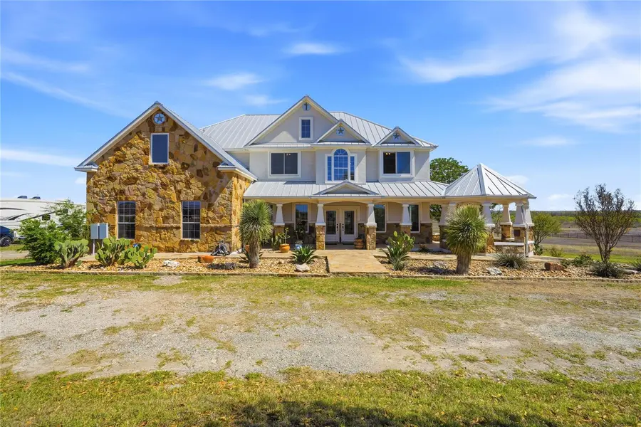 100 Mayfield LN, Lockhart, TX 78644