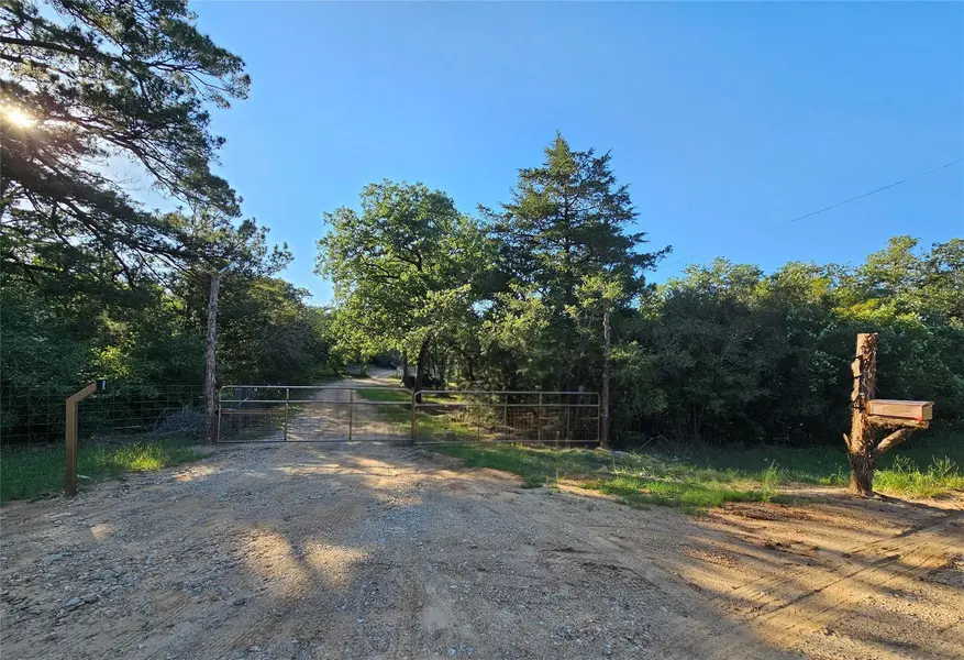 114 Fealy RD, Red Rock, TX 78662