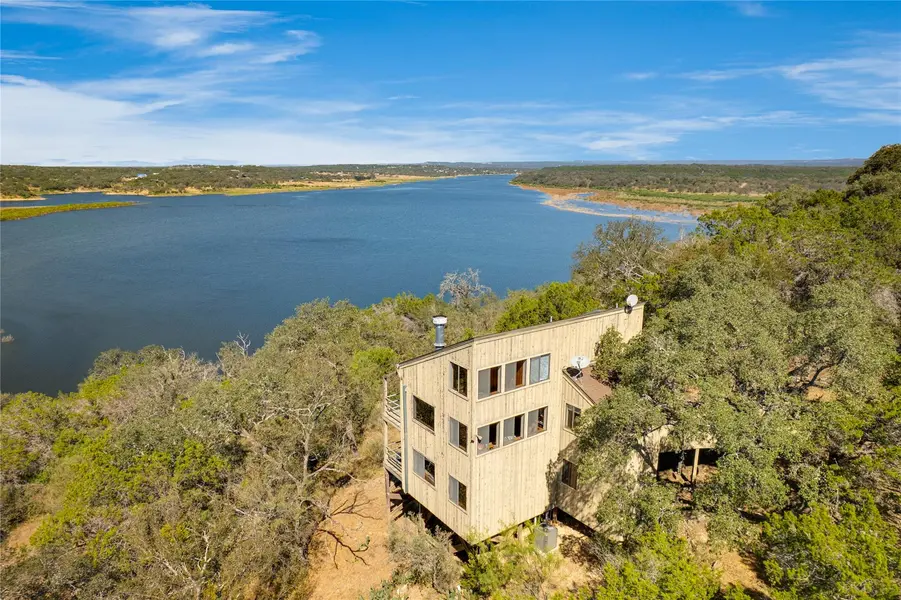 501 Coventry RD, Spicewood, TX 78669