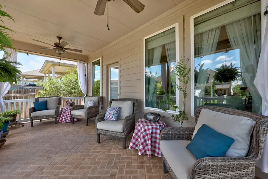 2105 Prairie Oaks DR, Georgetown, TX 78628