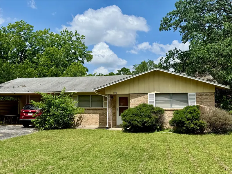 106 San Jacinto ST, Lockhart, TX 78644