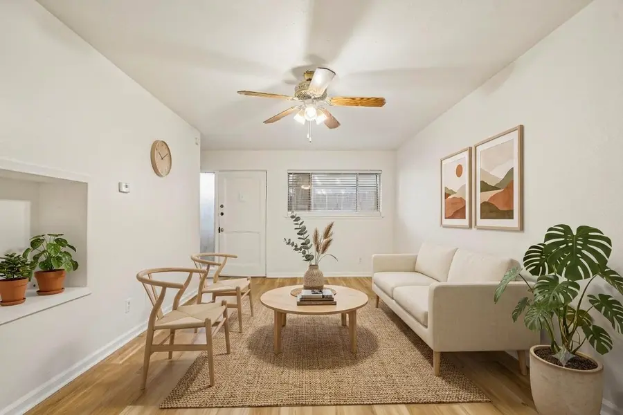 2413 Leon ST #104, Austin, TX 78705