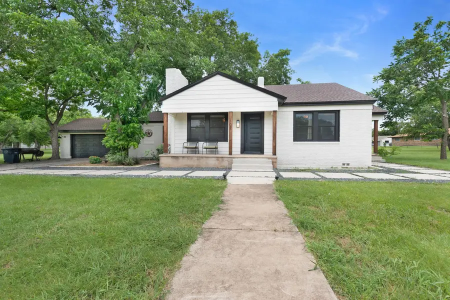 102 Elmo ST, Florence, TX 76527