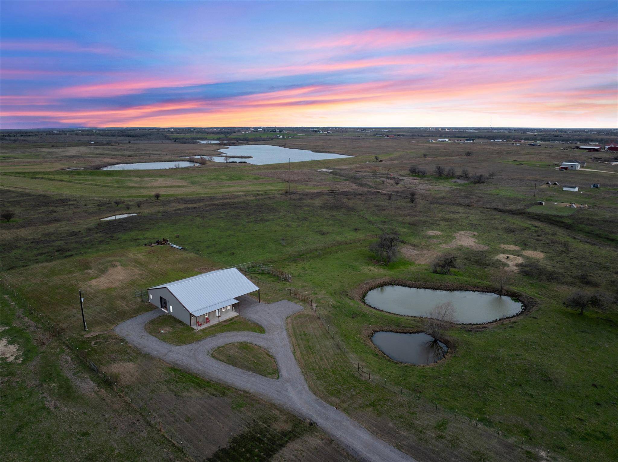 700 County Road 466, Elgin, TX 78621