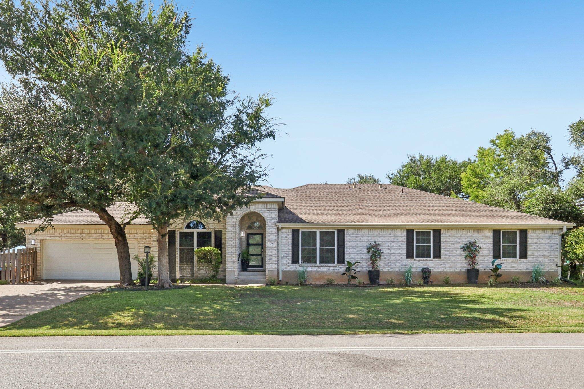 201 Sailmaster ST, Lakeway, TX 78734