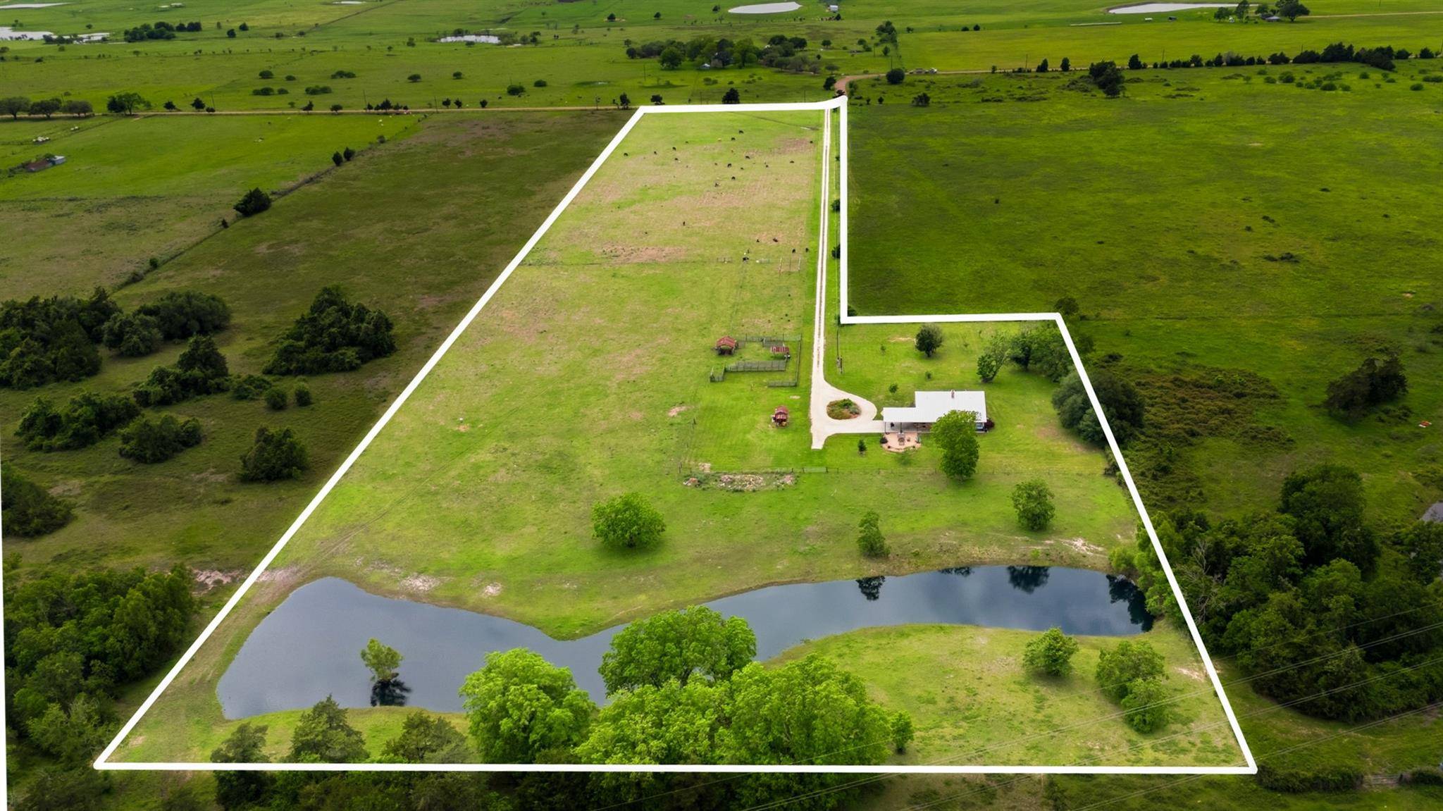 7835 Berger RD, Schulenburg, TX 78956