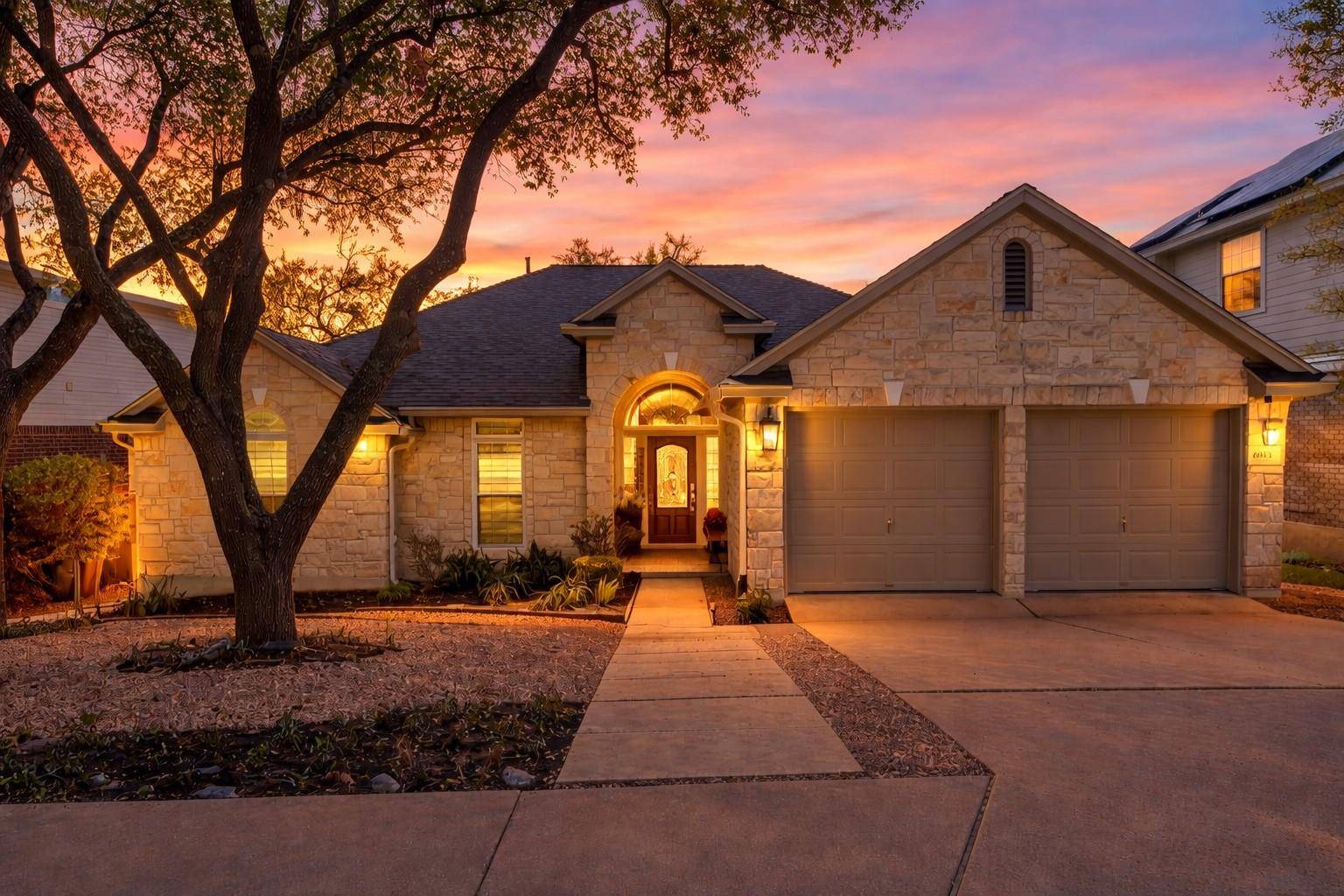 6913 Auckland DR, Austin, TX 78749