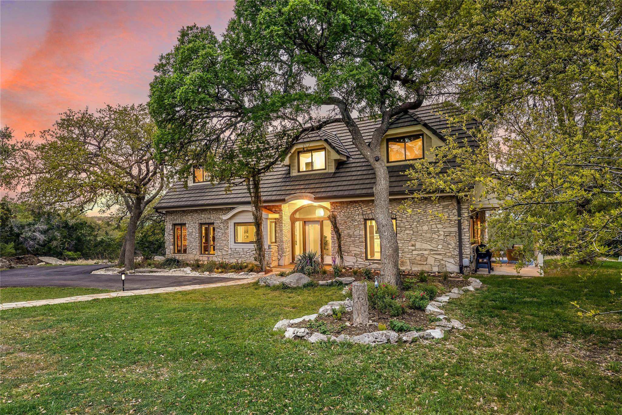 8004 Golden Oaks LN, Austin, TX 78737