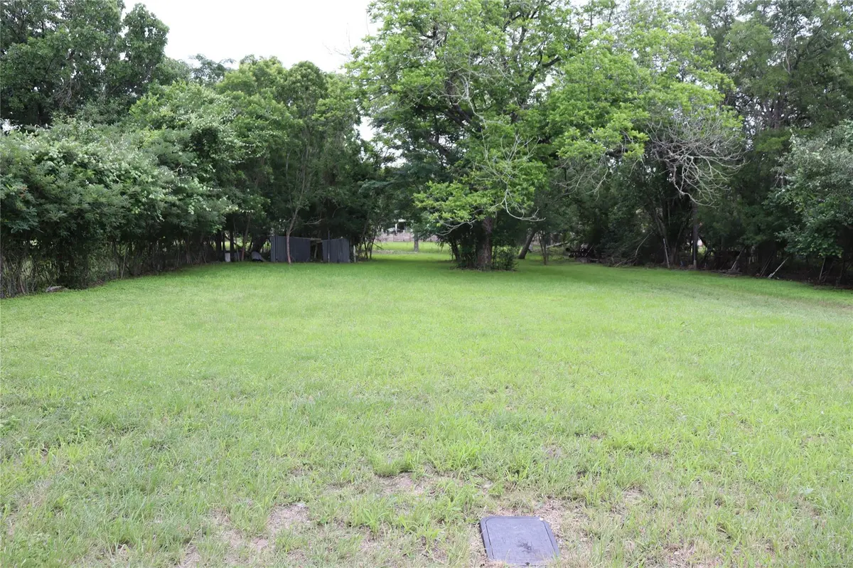 1006 Johnson ST, Lockhart, TX 78644