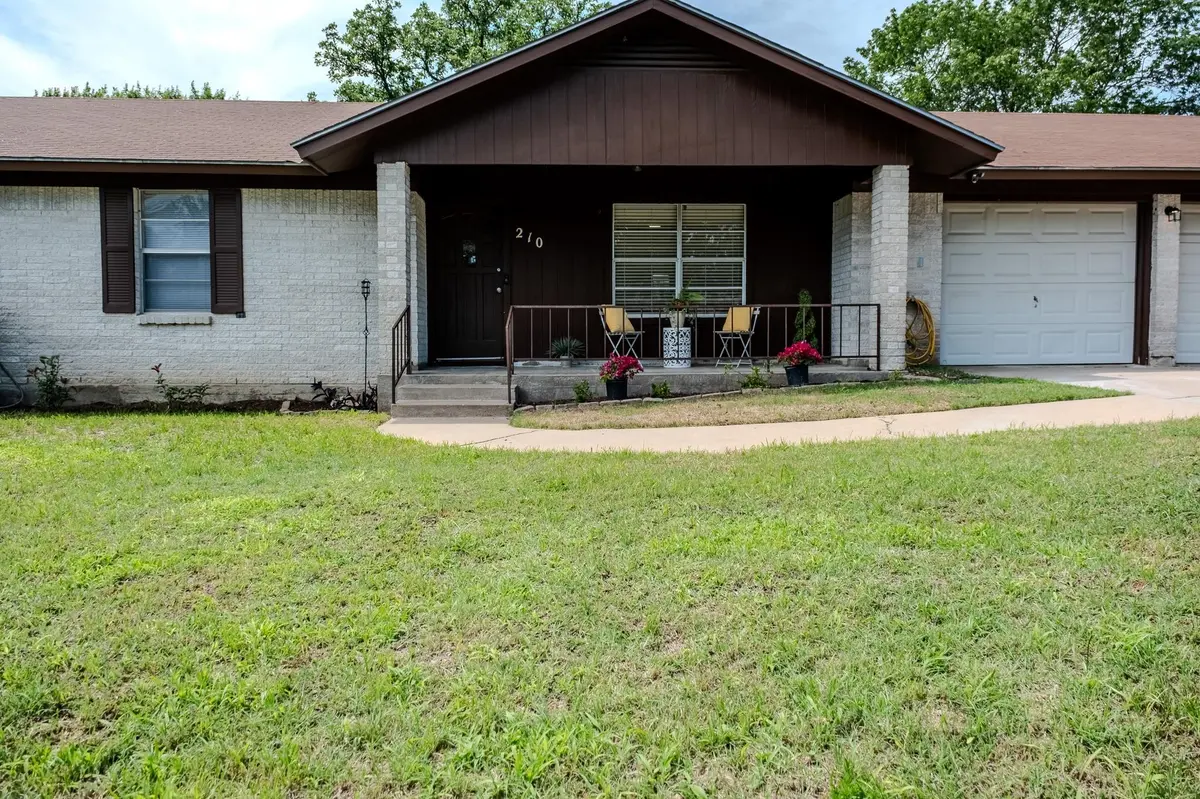 210 LOESCH DR, Elgin, TX 78621