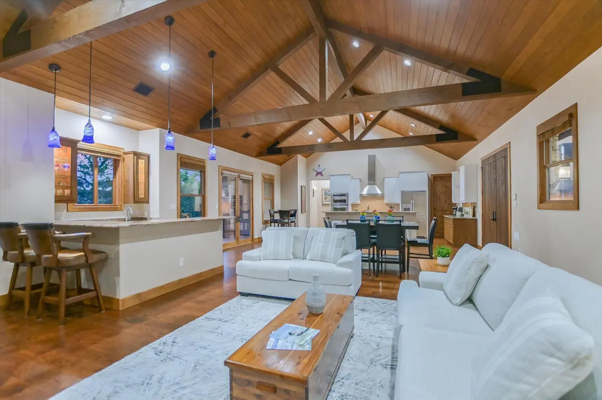 409 Venture BLVD S, Point Venture, TX 78645