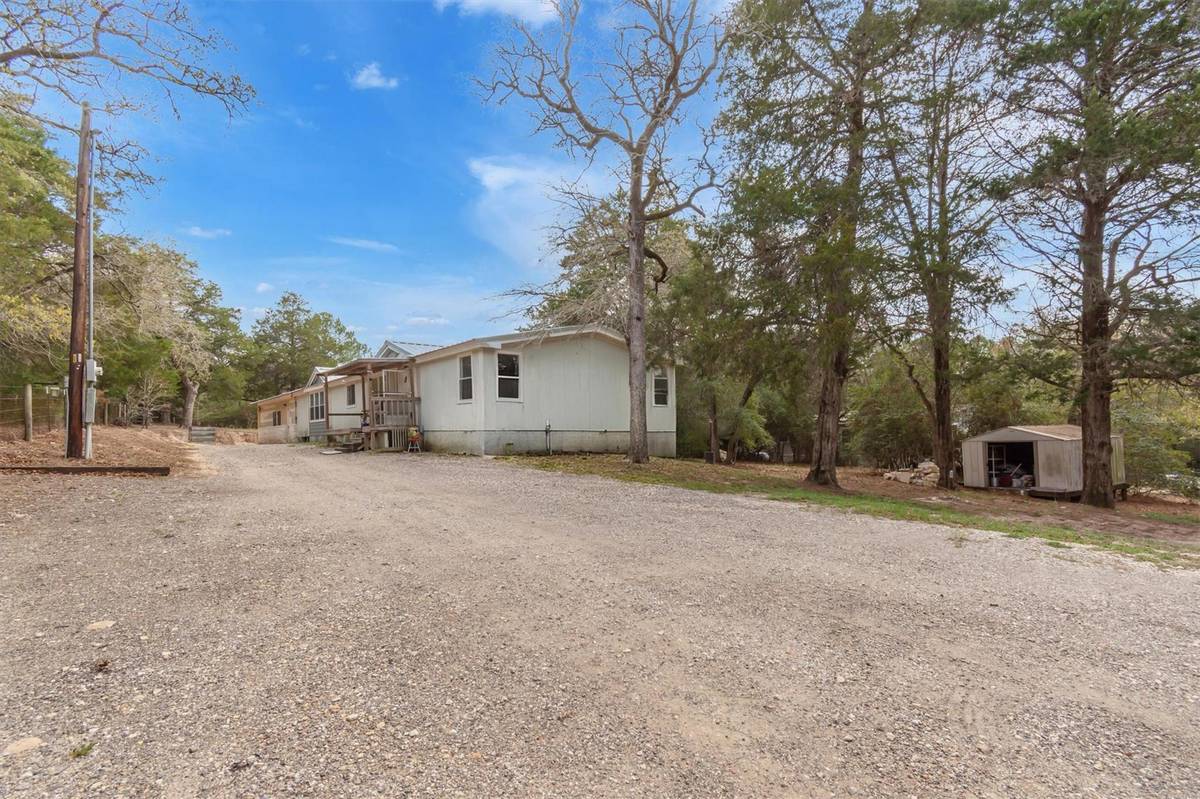 135 Huskey TRL, Paige, TX 78659