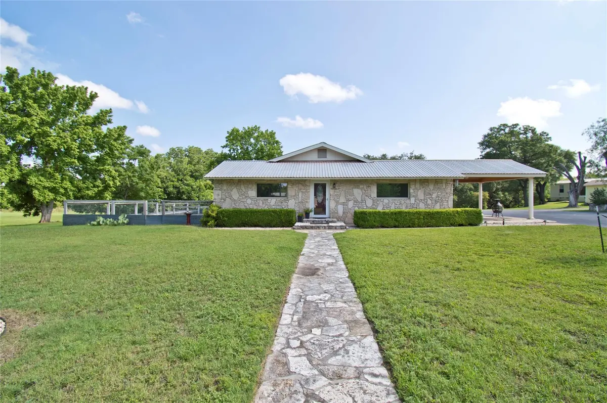 702 E Schubert ST, Fredericksburg, TX 78624