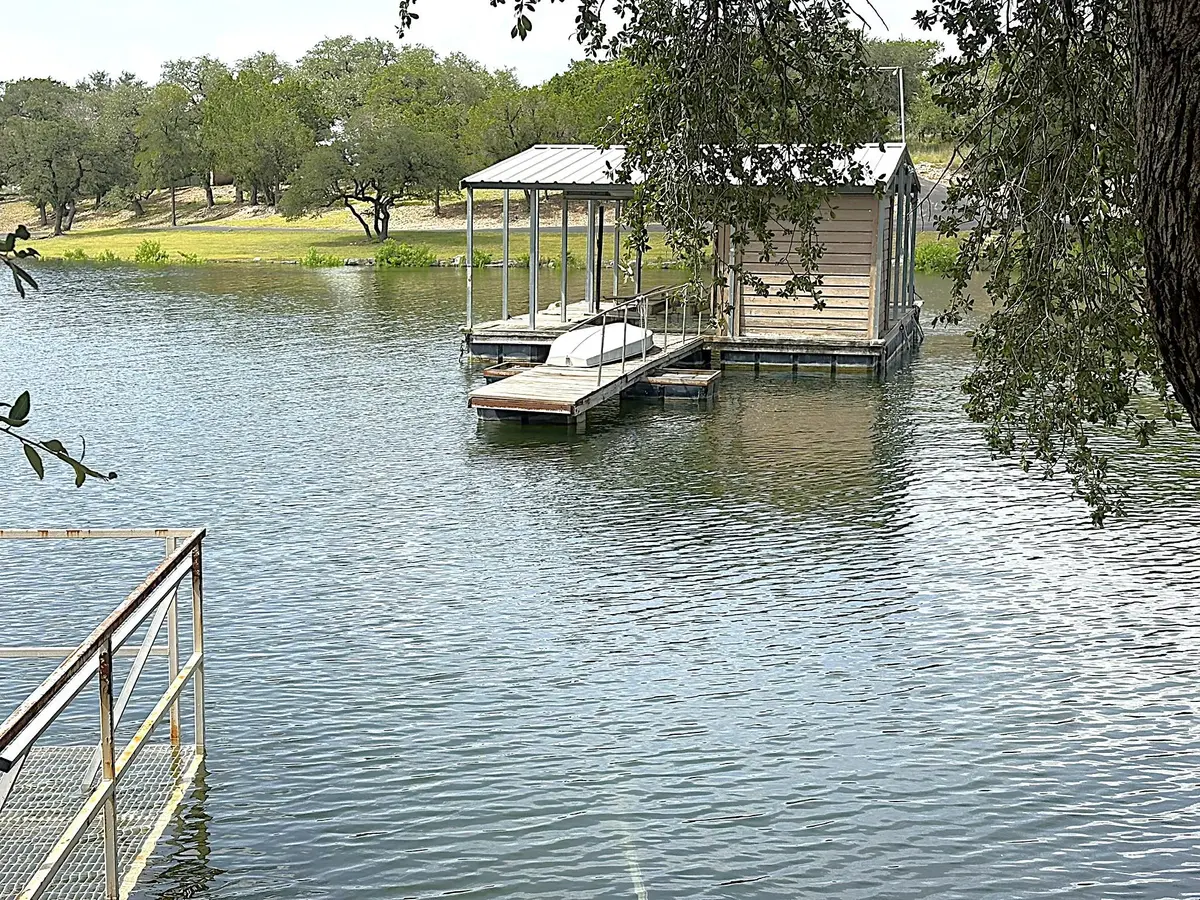 1115 Edgewater DR, Spicewood, TX 78669