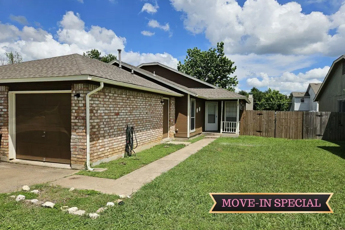 805 Lexington RD #B, Elgin, TX 78621