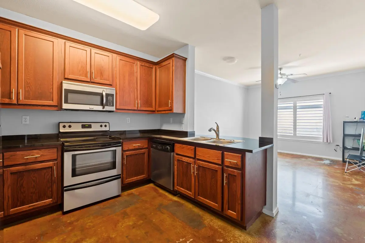 910 W 25th ST #209, Austin, TX 78705