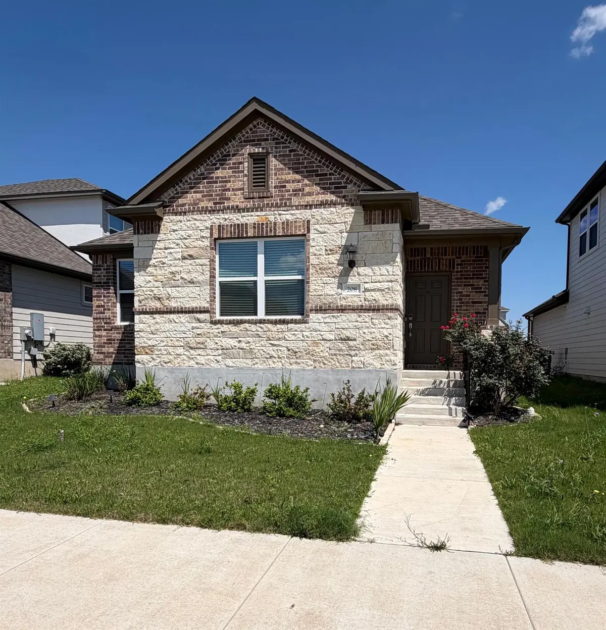 208 Flowers Ave, Hutto, TX 78634