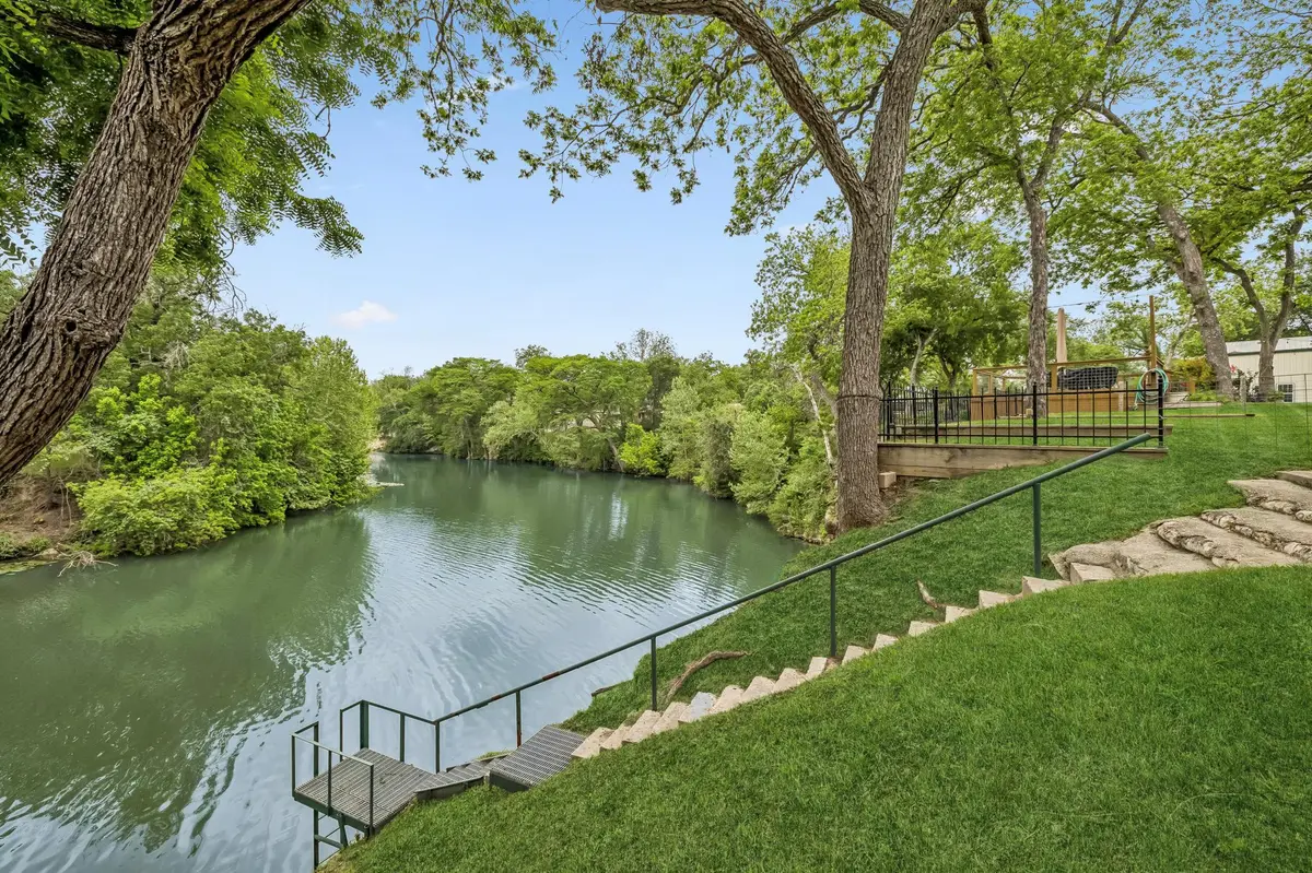 900 Boenig ST, Seguin, TX 78155