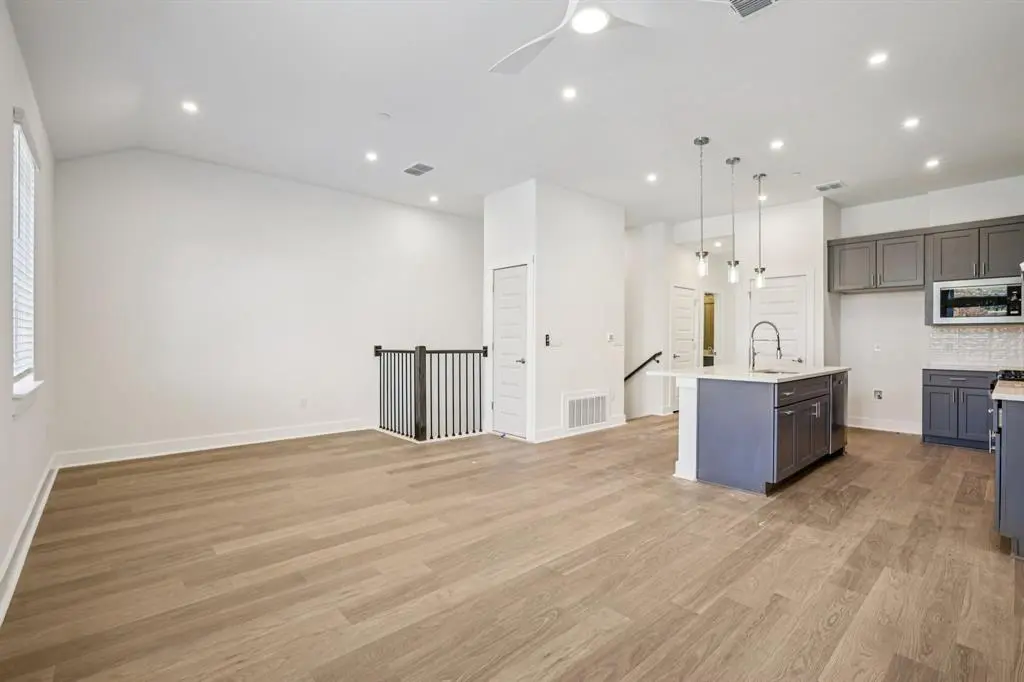 200 W 56th ST #8102, Austin, TX 78751