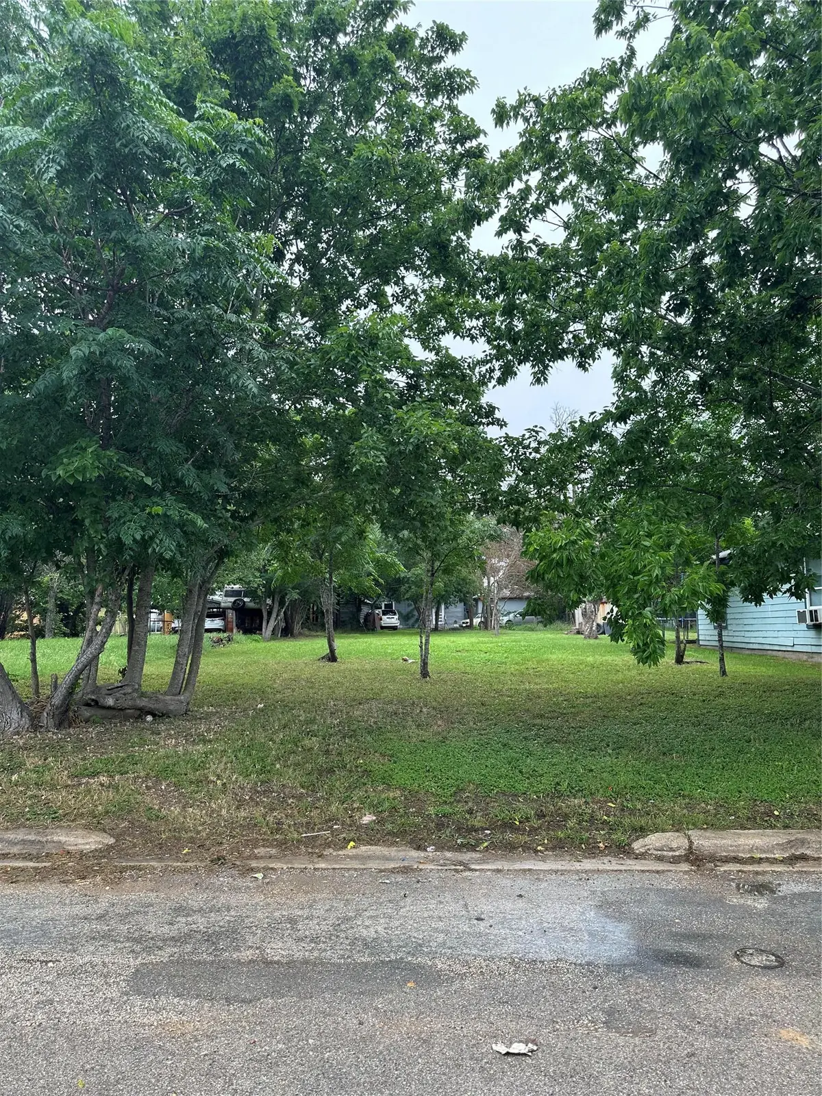 608 Lamar ST, Luling, TX 78648