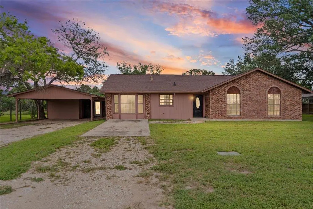 650 W Austin RD, Luling, TX 78648