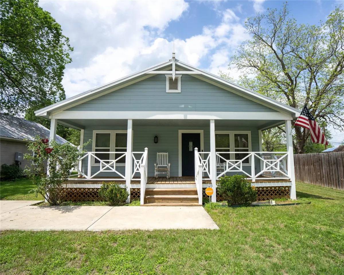 404 Rivers ST, Smithville, TX 78957
