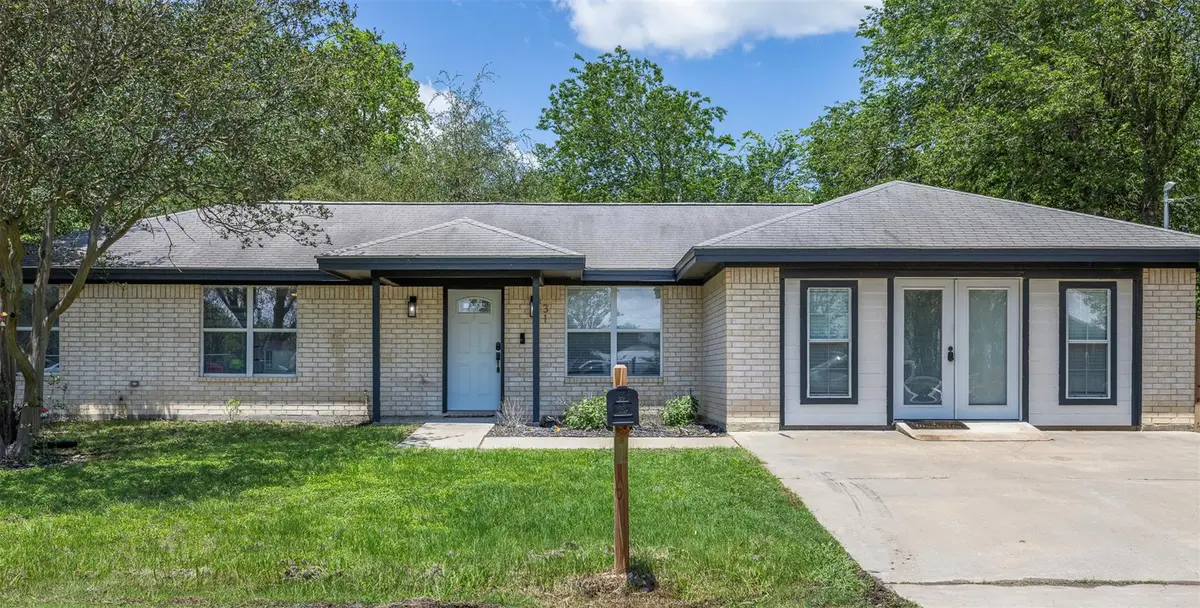 312 Holcombe DR, Lexington, TX 78947