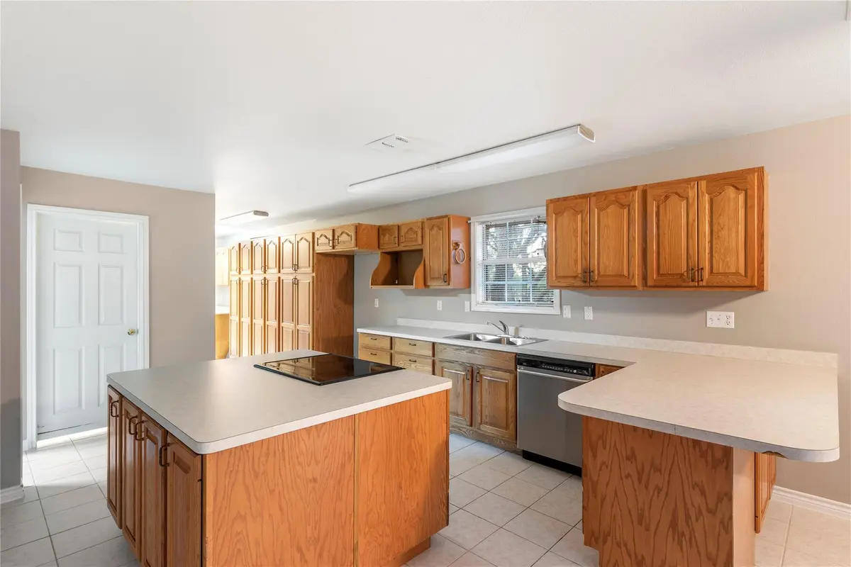 1050 Oak Grove RD, Leander, TX 78641