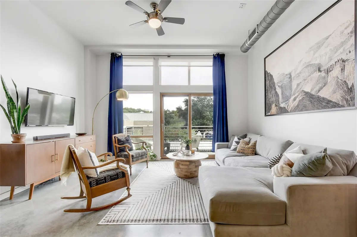 2124 E 6th ST E #205, Austin, TX 78702