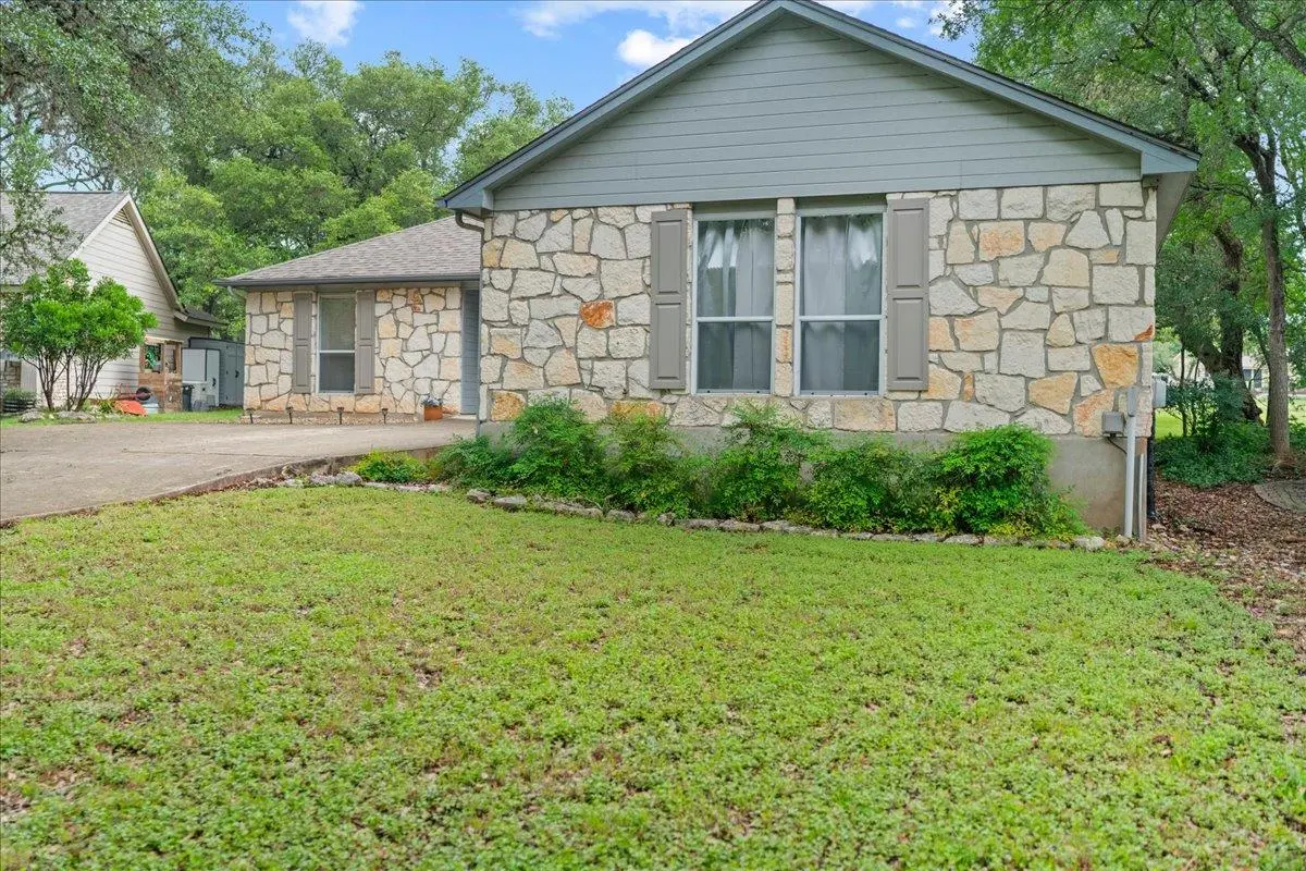 15 Spalding CIR, Wimberley, TX 78676