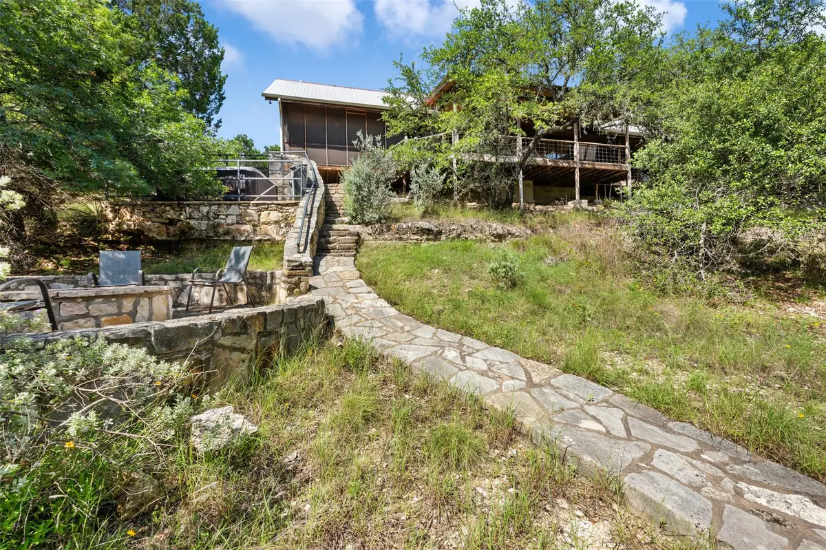 555 Hillsedge RD, Wimberley, TX 78676