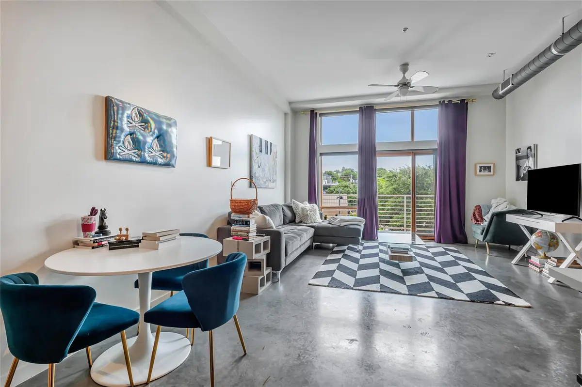 2124 E 6th ST #305, Austin, TX 78702