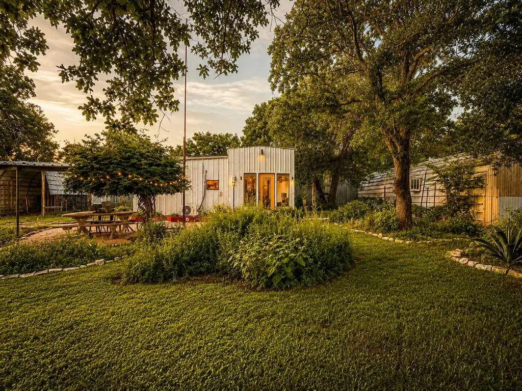 128 E Castlewood DR, Granite Shoals, TX 78654