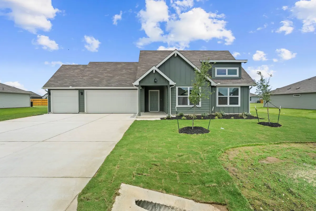 450 KOLBO CROSSING CV, Lockhart, TX 78644
