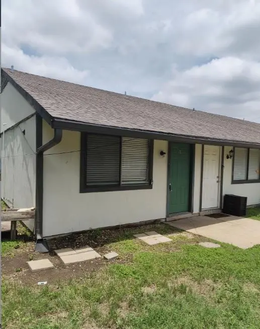 2609 Ektom DR #D, Austin, TX 78745