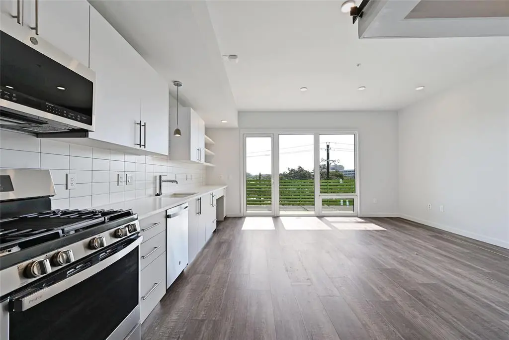 4004 Banister LN #303, Austin, TX 78704