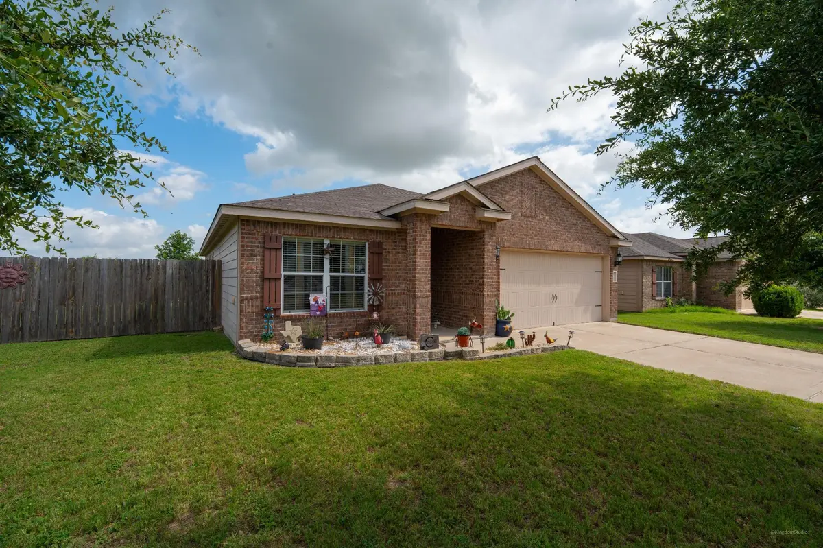 101 Hawkins LN, Jarrell, TX 76537