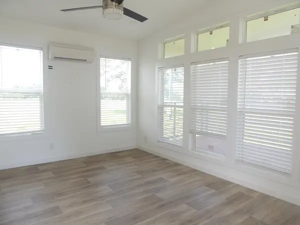 267 Linam LN, Cedar Creek, TX 78612