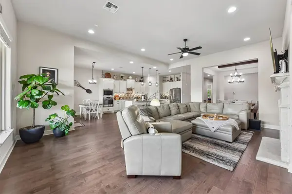 104 Skylark LN, Hutto, TX 78634