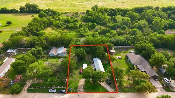 43 Skycrest DR, Martindale, TX 78655
