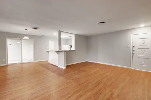 8204 EXMOOR DR, Austin, TX 78757