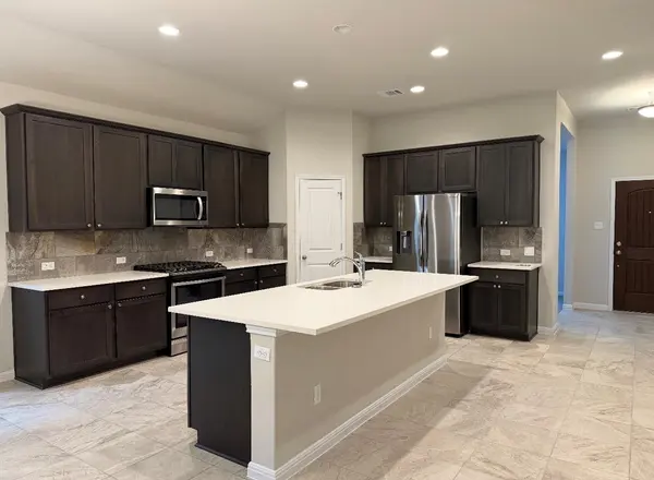 228 Castlefields ST, Hutto, TX 78634