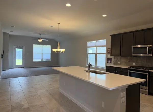 228 Castlefields ST, Hutto, TX 78634