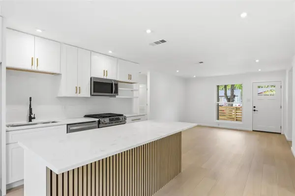 4400 Dovehill DR, Austin, TX 78744