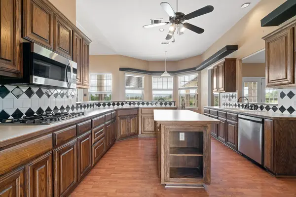 400 Hyview LN, Hutto, TX 78634