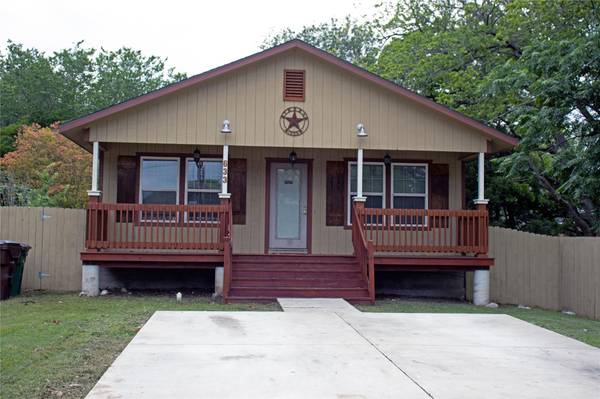 633 S Commerce ST, Lockhart, TX 78644