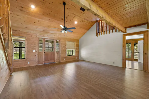 571 Balch RD, Elgin, TX 78621